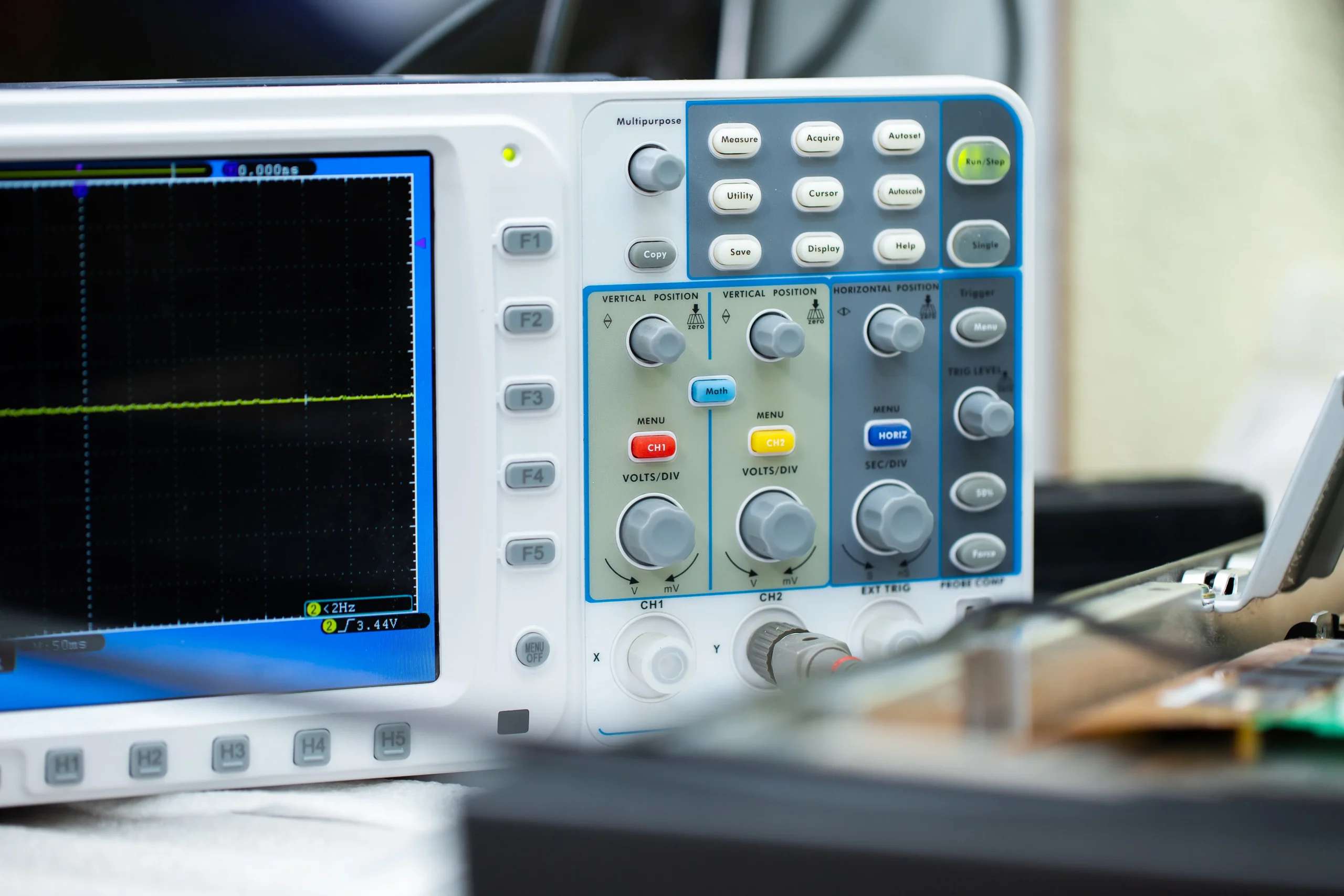 Depuración de EMI RFI en osciloscopios MXO